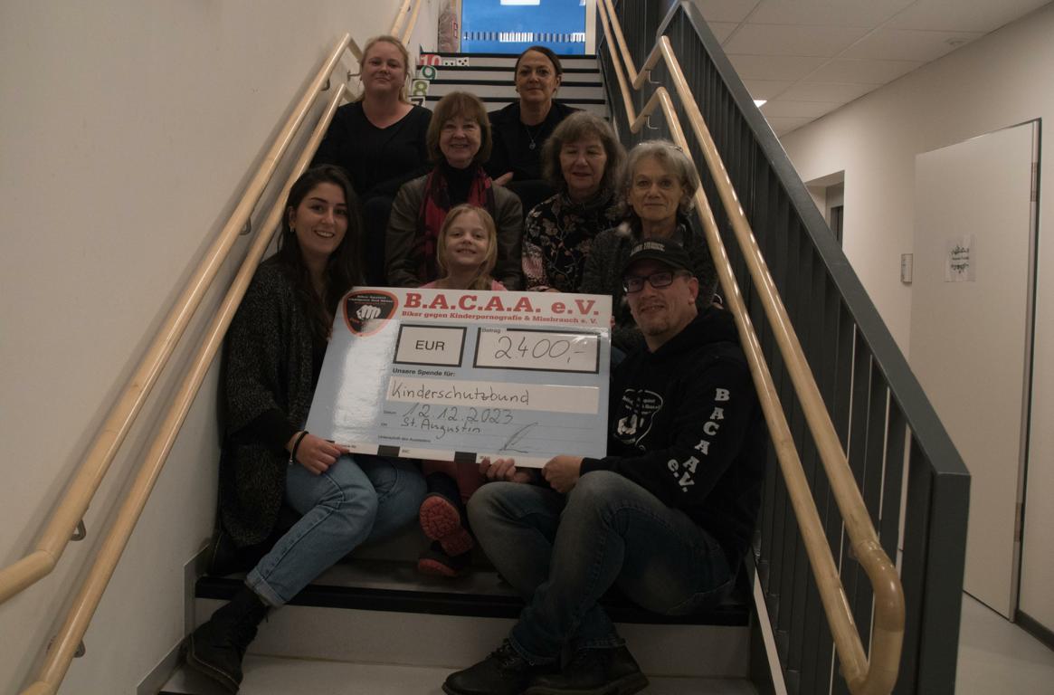 NRW – Spendenscheckübergabe über 2400 Euro an den Kinderschutzbund Sankt Augustin